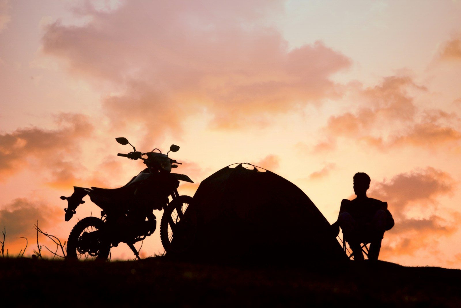 Comment voyager à moto à petit budget ?