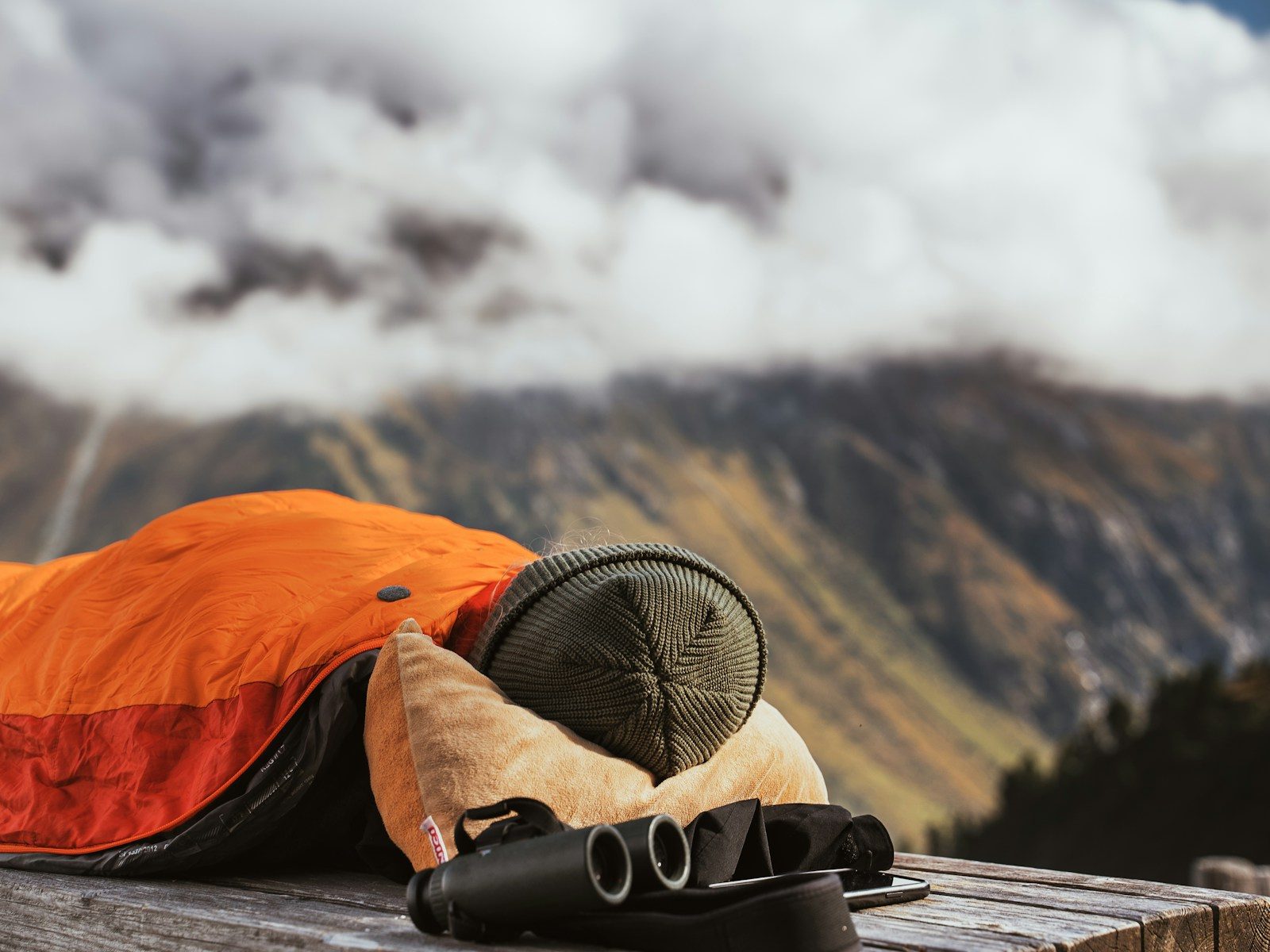 Guide du matelas et du sac de couchage pour le camping à moto