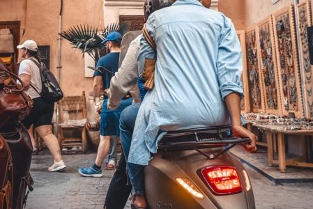 Comment rester en sécurité lors d’un voyage à moto